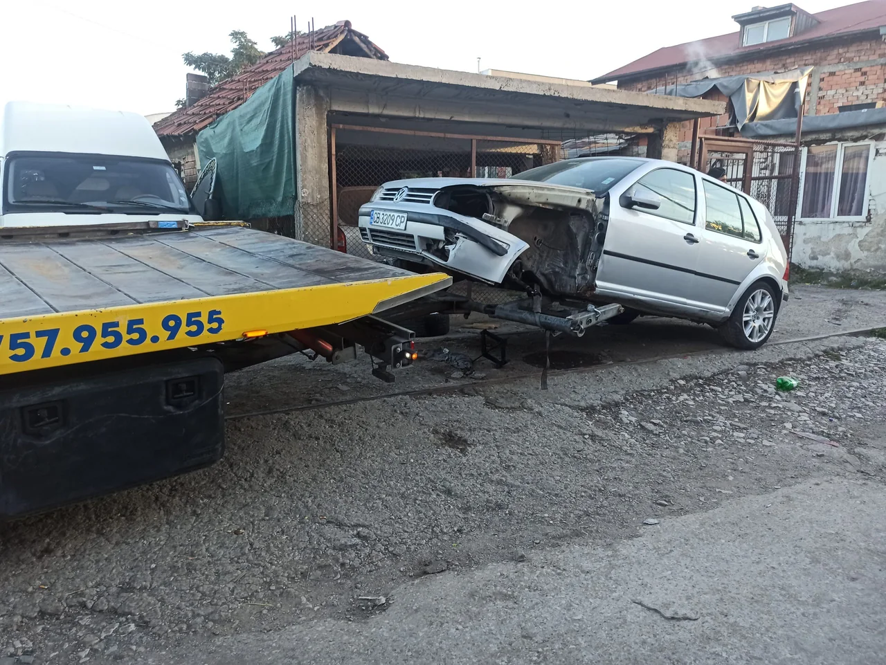Автомобил при транспорт с частично повдигане